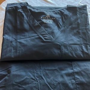 WonderWork Unisex V-Neck Scrub Set Black 4 XL